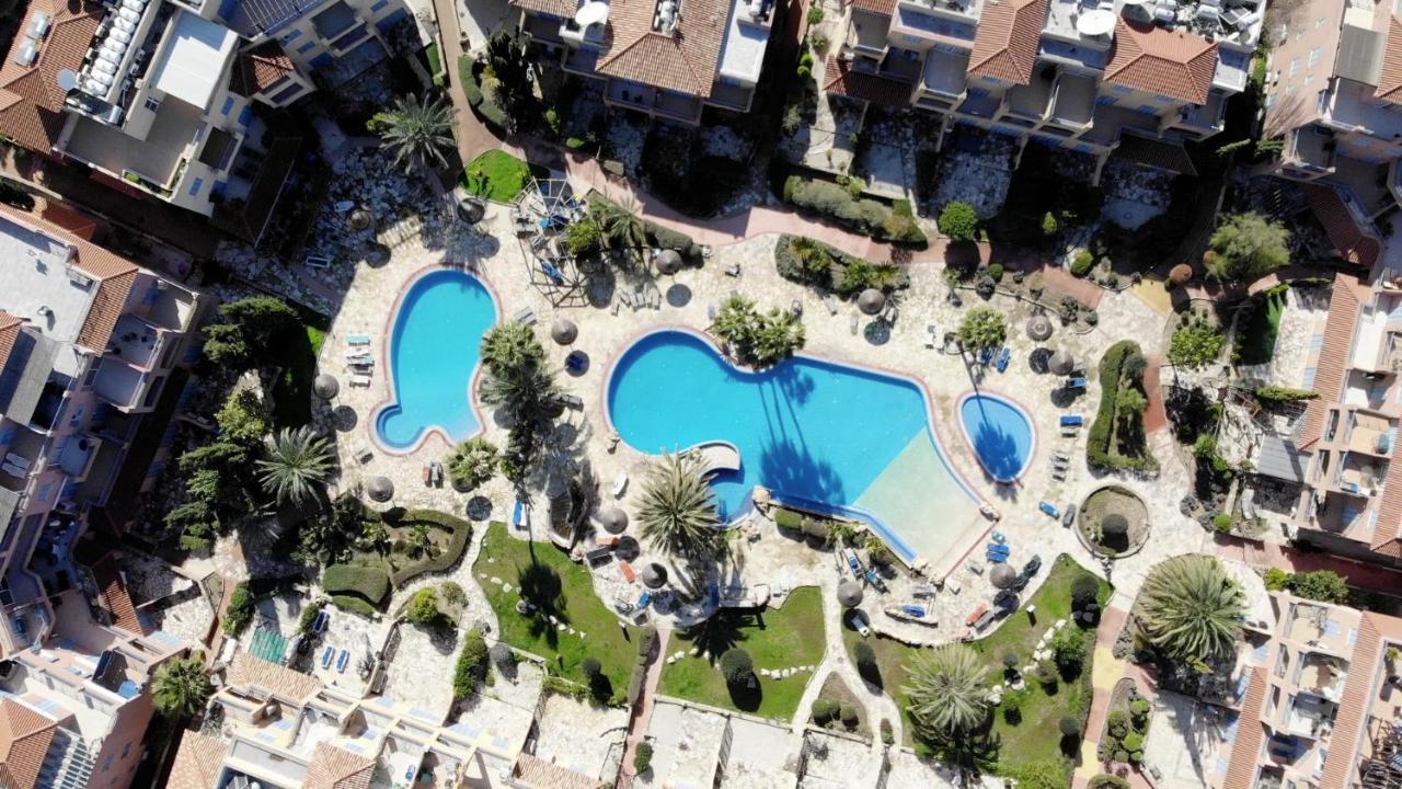 Limnaria Gardens Two Bedroom Apartment With Balcony Paphos Bagian luar foto