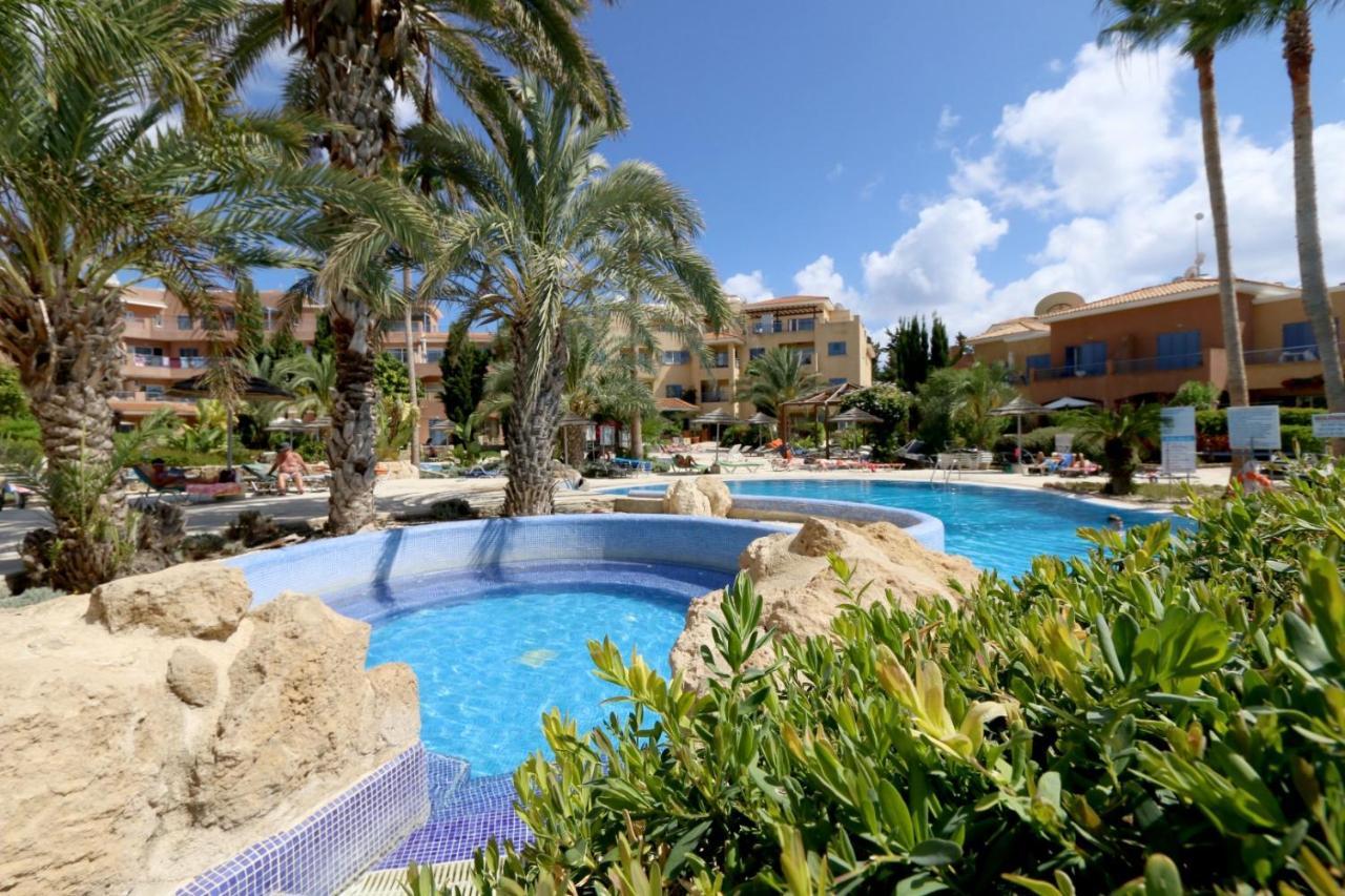 Limnaria Gardens Two Bedroom Apartment With Balcony Paphos Bagian luar foto