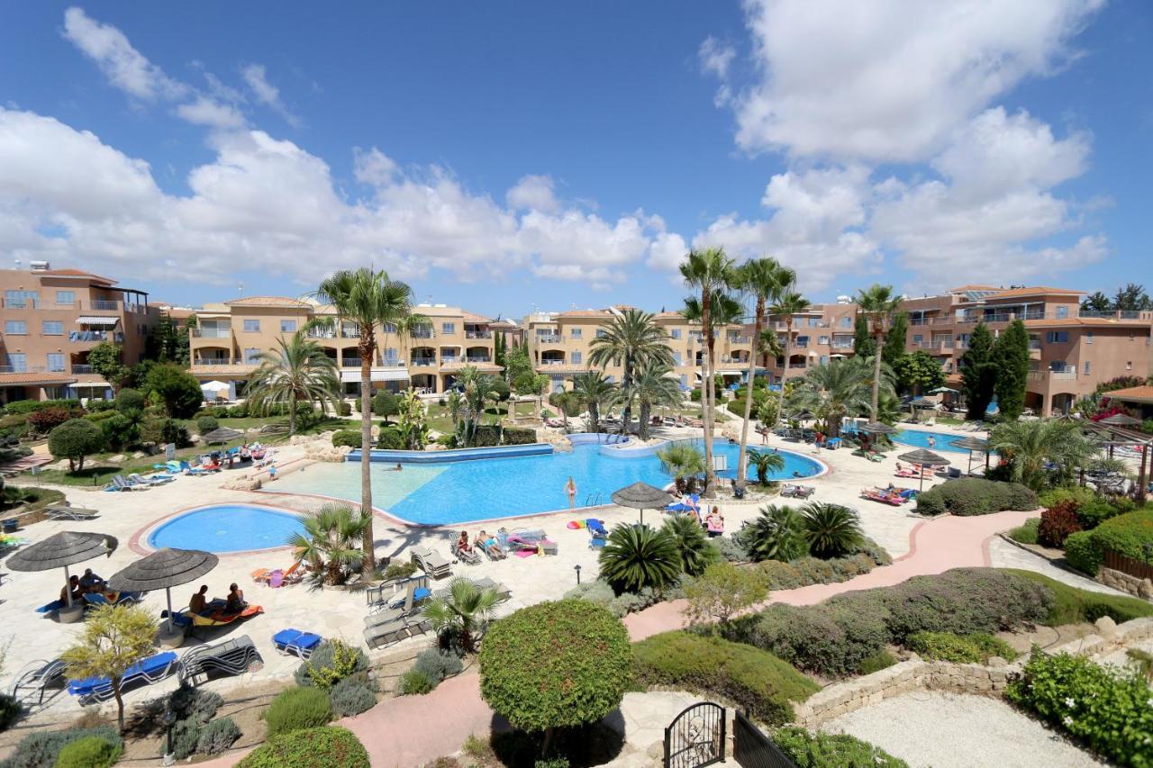 Limnaria Gardens Two Bedroom Apartment With Balcony Paphos Bagian luar foto
