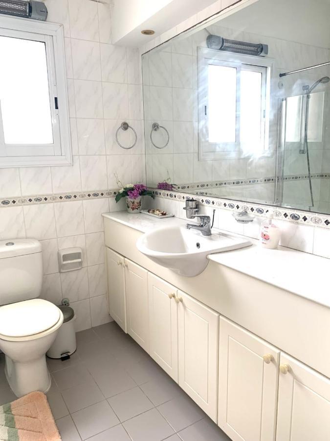 Limnaria Gardens Two Bedroom Apartment With Balcony Paphos Bagian luar foto