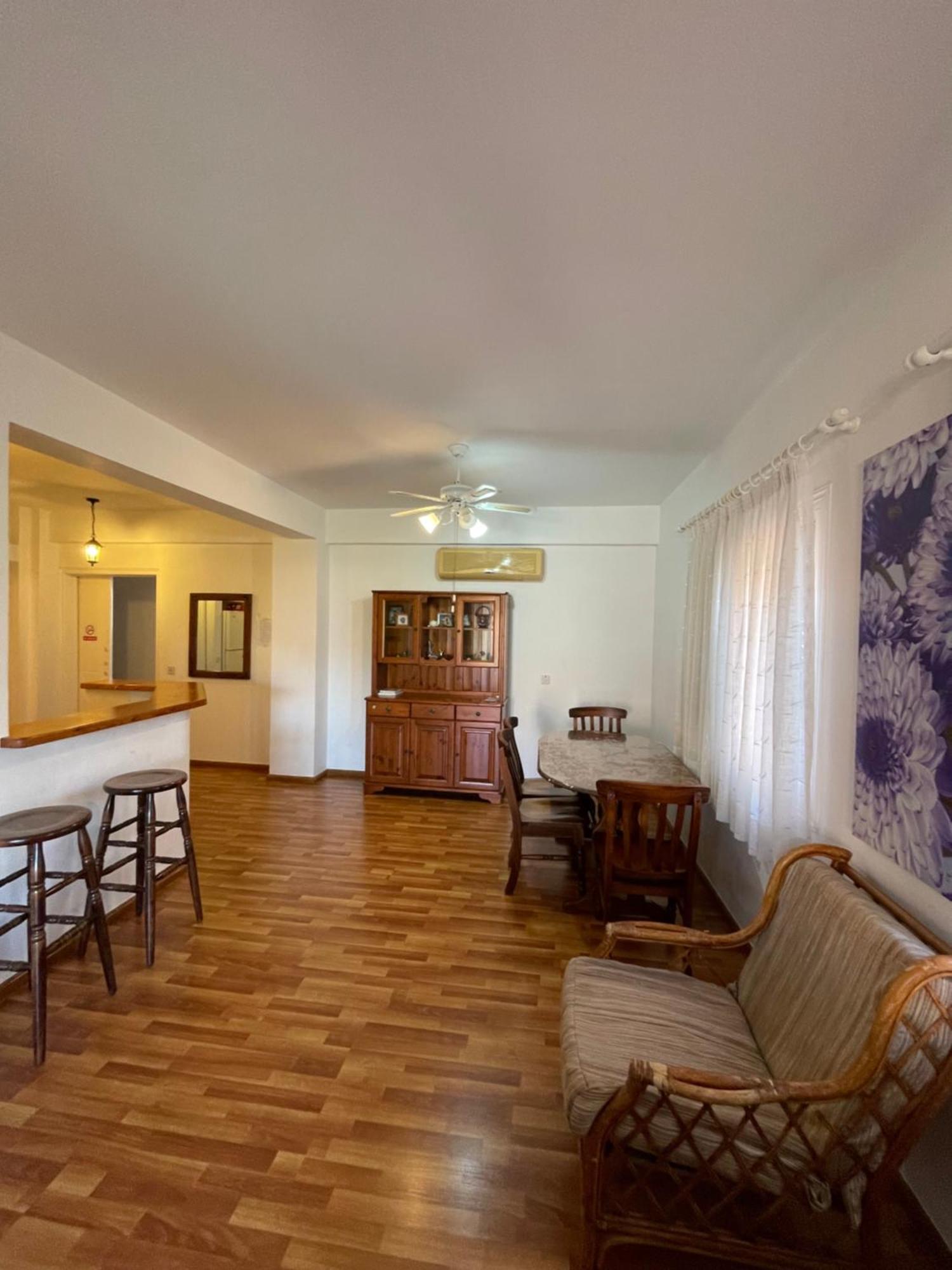 Limnaria Gardens Two Bedroom Apartment With Balcony Paphos Bagian luar foto