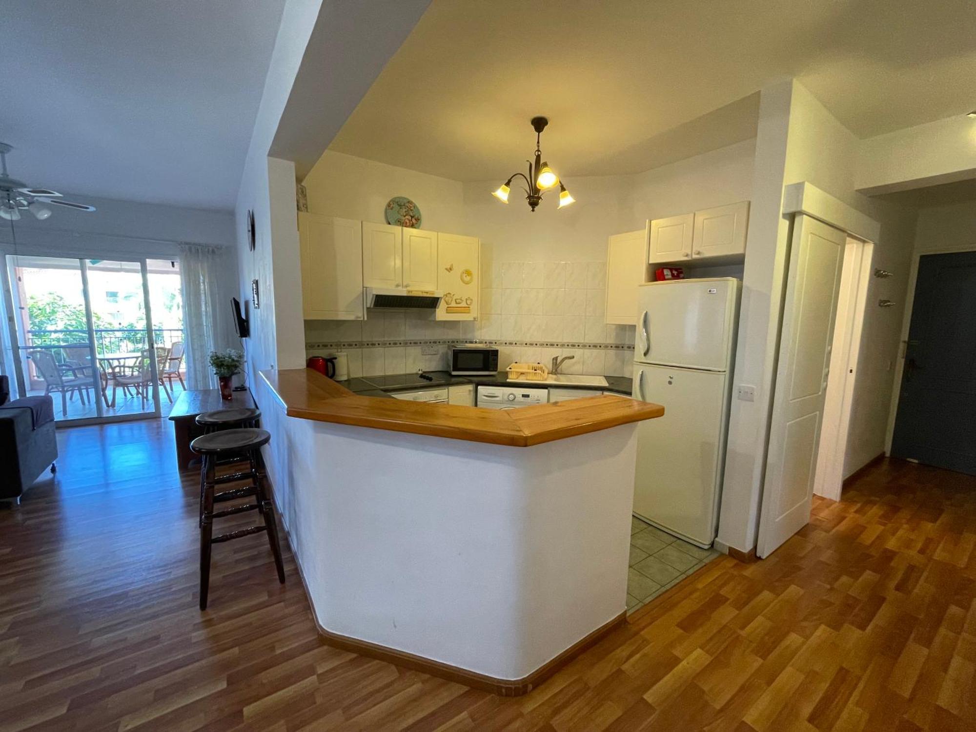 Limnaria Gardens Two Bedroom Apartment With Balcony Paphos Bagian luar foto