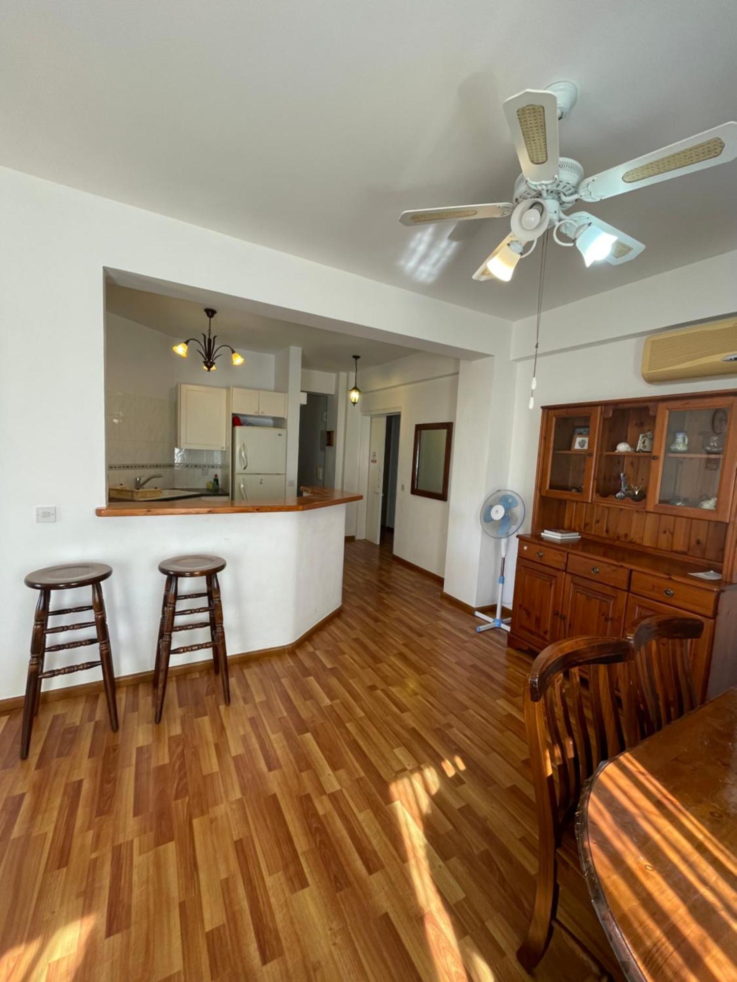 Limnaria Gardens Two Bedroom Apartment With Balcony Paphos Bagian luar foto