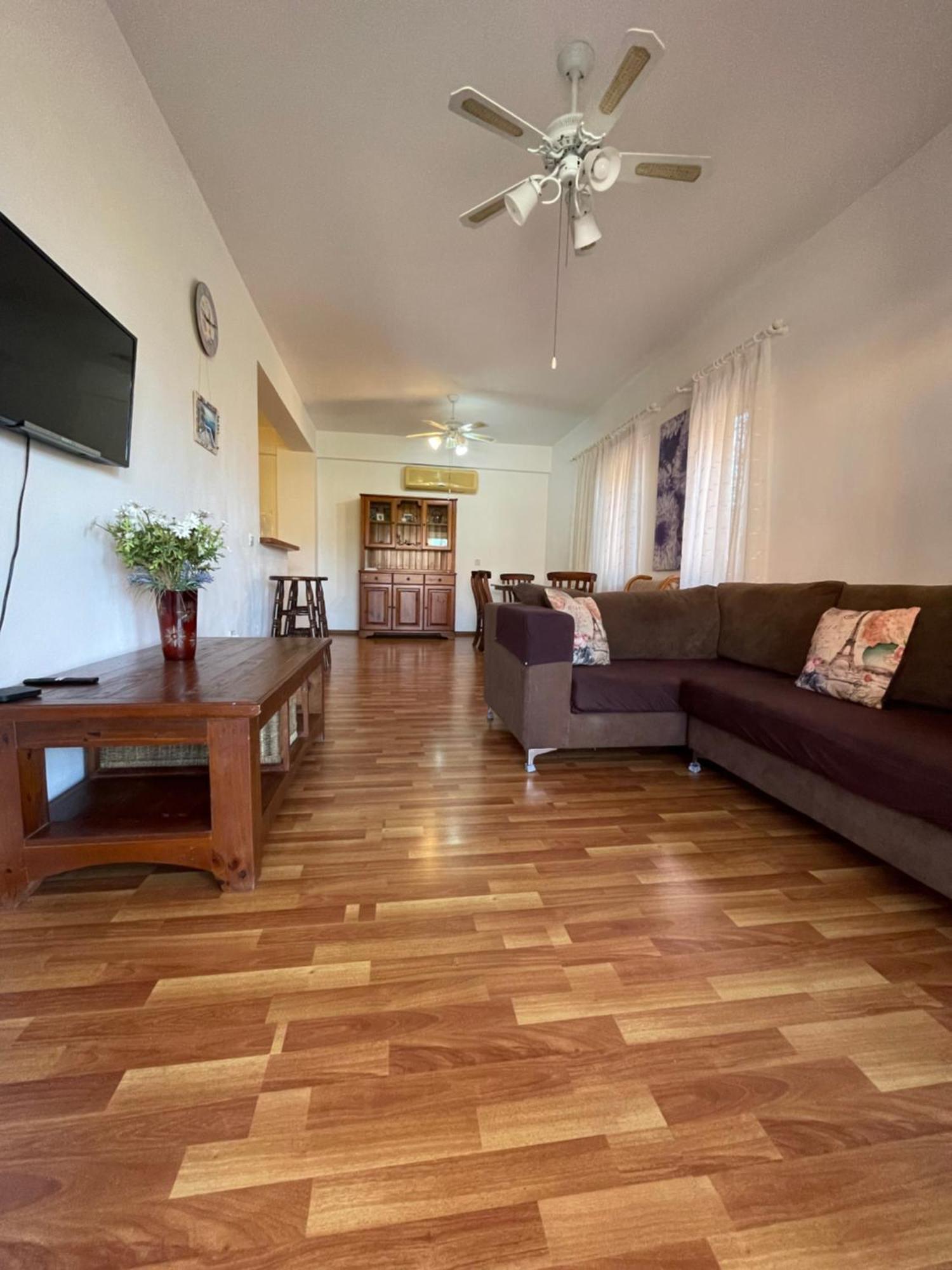 Limnaria Gardens Two Bedroom Apartment With Balcony Paphos Bagian luar foto