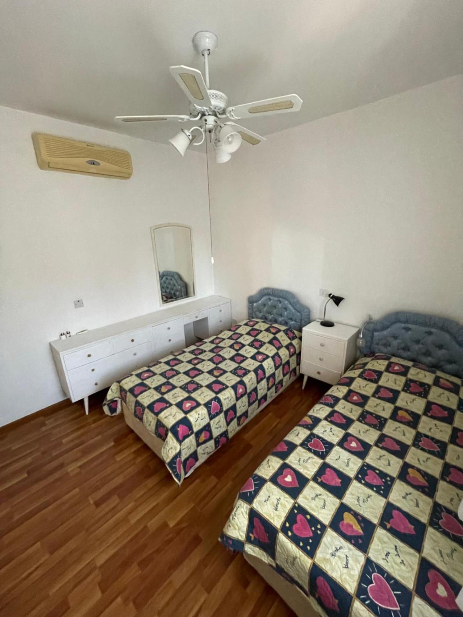 Limnaria Gardens Two Bedroom Apartment With Balcony Paphos Bagian luar foto