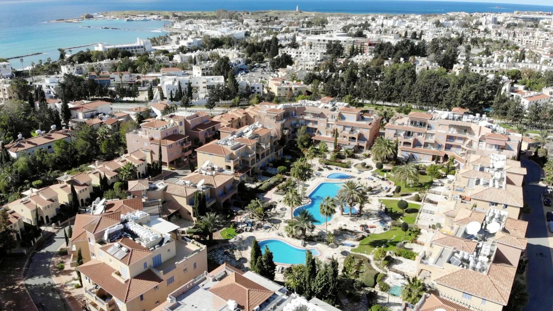 Limnaria Gardens Two Bedroom Apartment With Balcony Paphos Bagian luar foto